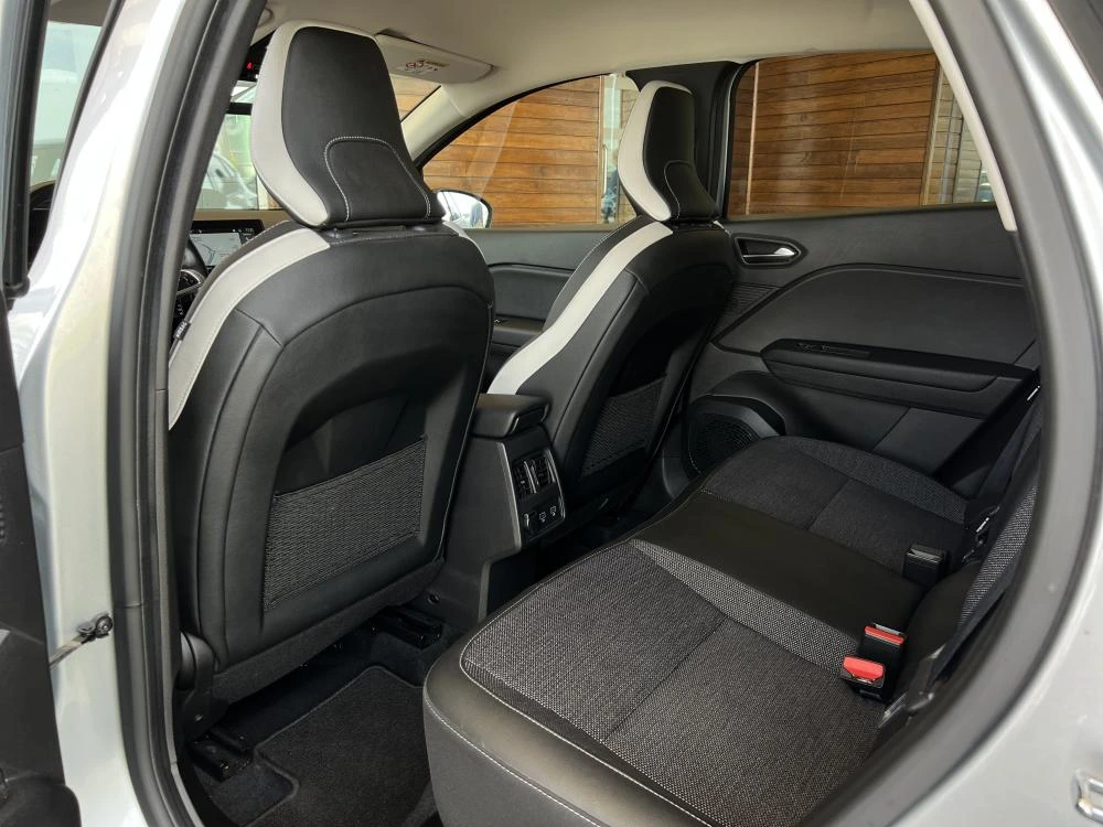 Renault Captur 1.0 TCe Techno Bi-Fuel 8