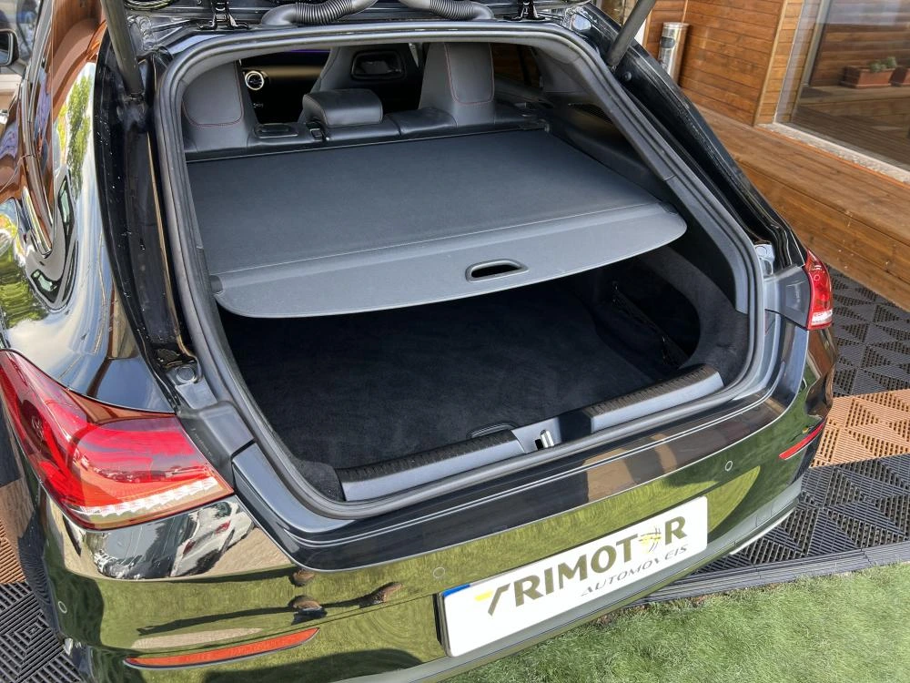 Mercedes-Benz CLA 250 e Shooting Brake AMG Line 12
