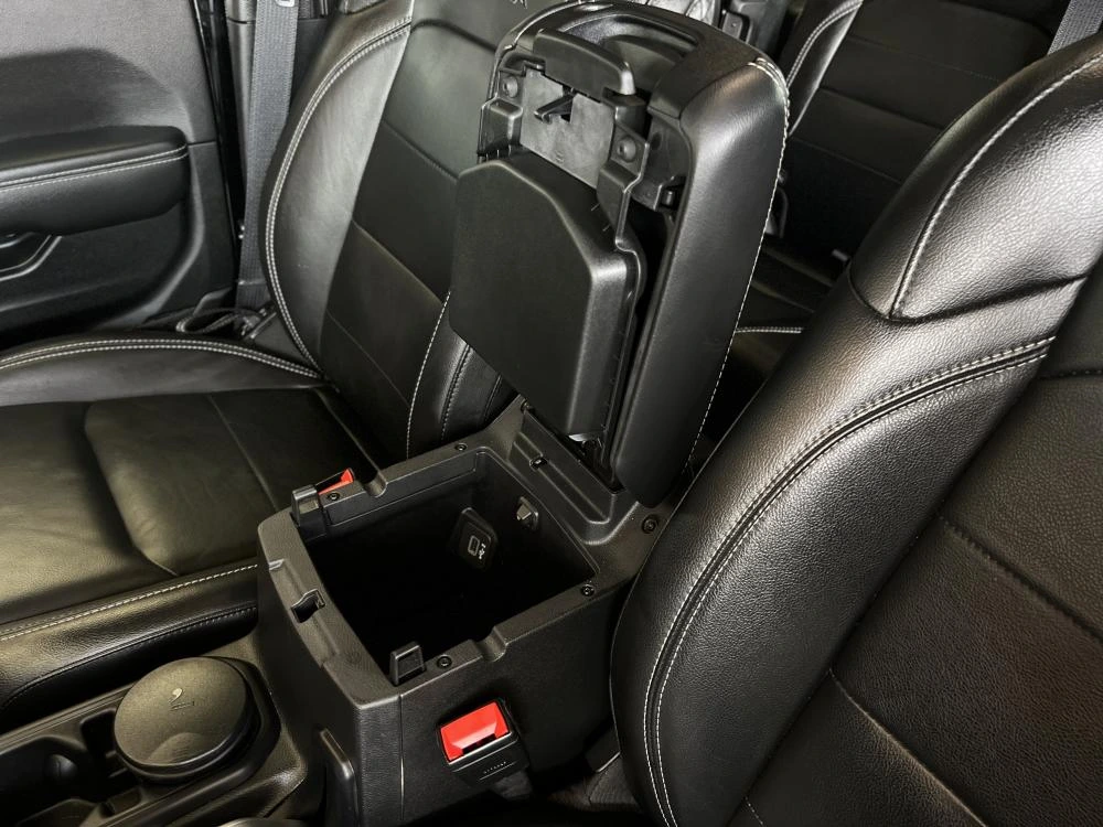 Jeep Wrangler Unlimited 2.0 TG 4xe Sahara c/ IVA Dedutivel 27