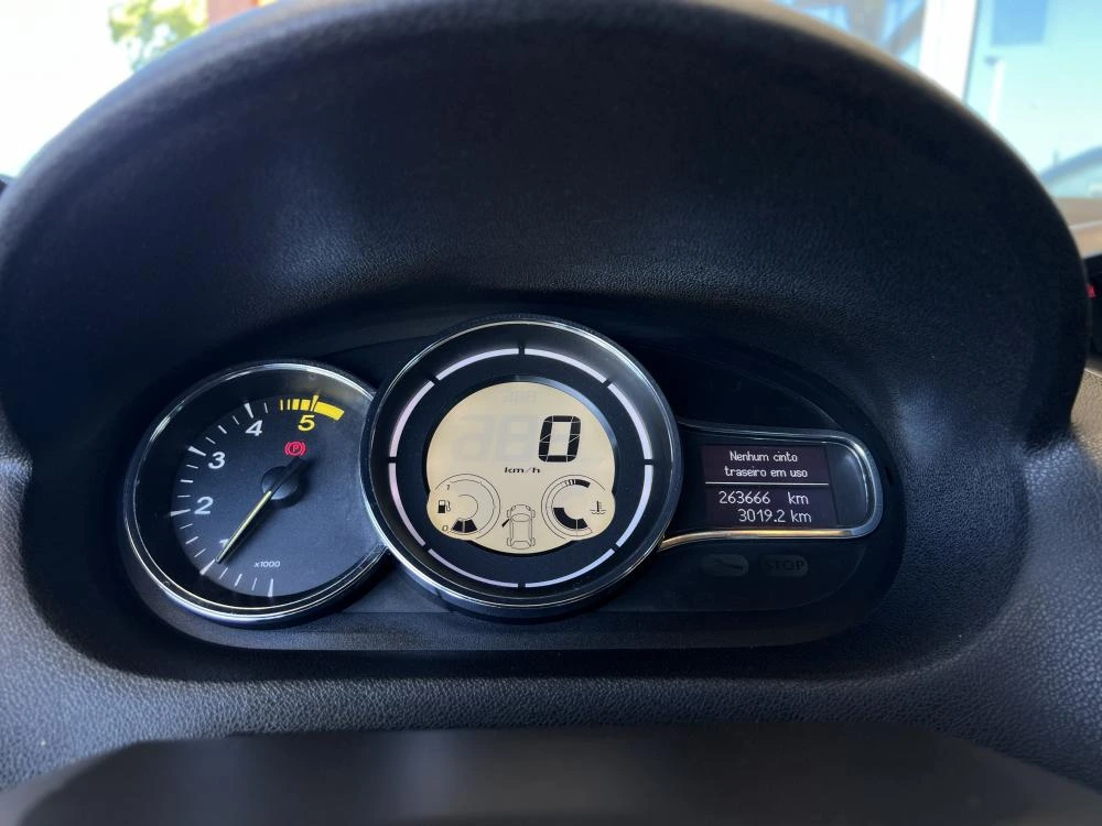 Renault Mégane 1.5 dCi Dynamique S 11