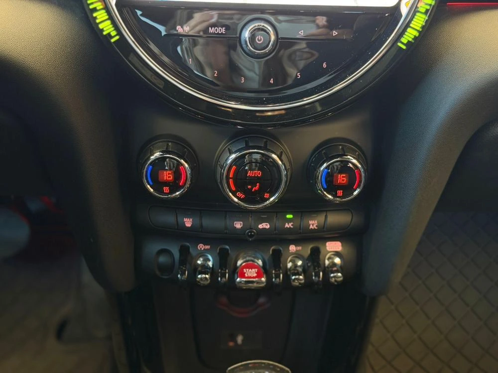 MINI 5 Portas Cooper ESSENTIAL 11