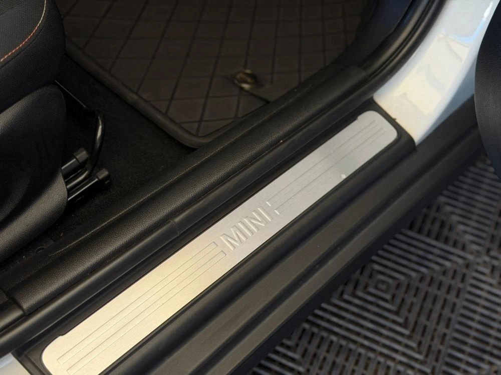 MINI 5 Portas Cooper ESSENTIAL 16