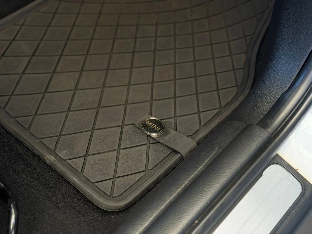 MINI 5 Portas Cooper ESSENTIAL 17