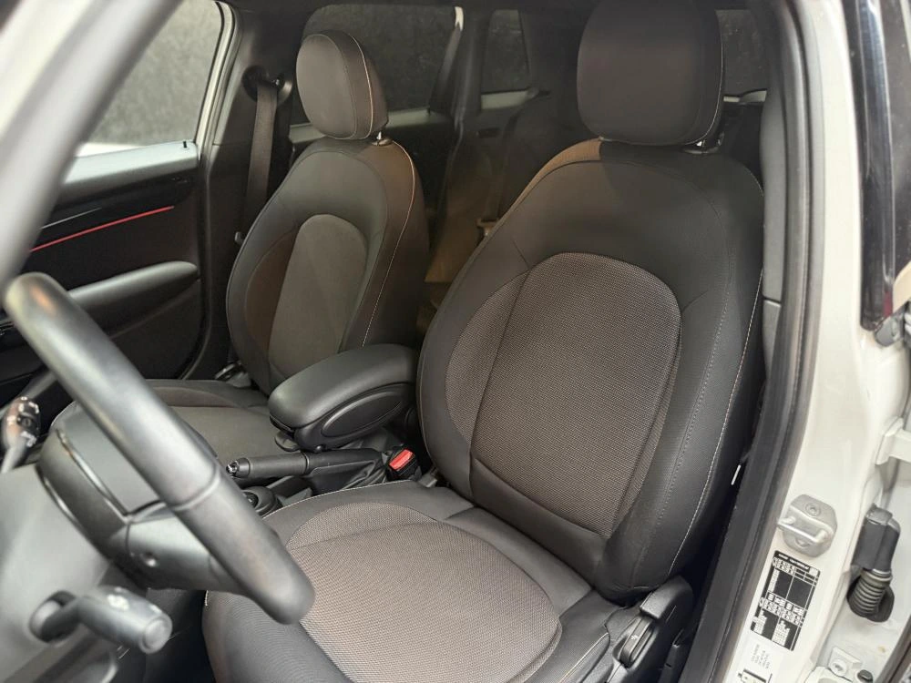 MINI 5 Portas Cooper ESSENTIAL 18