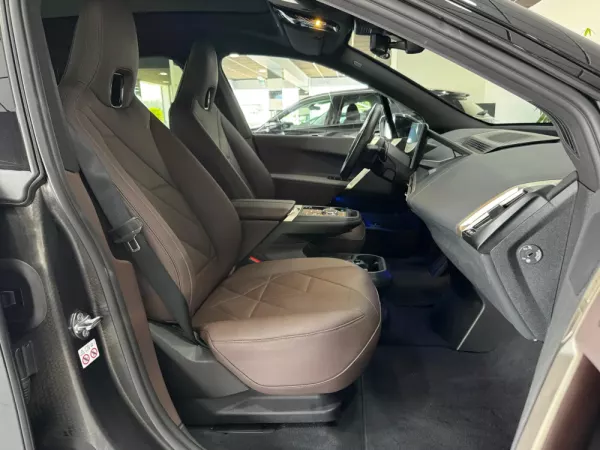 BMW iX2 xDrive 40 Pack Desportivo 9