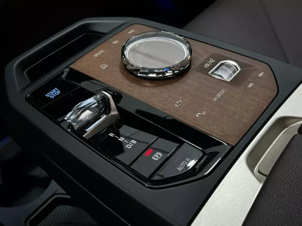 BMW iX2 xDrive 40 Pack Desportivo 16