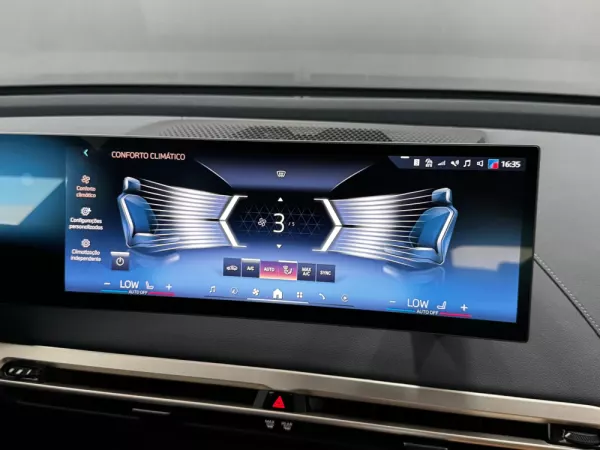 BMW iX2 xDrive 40 Pack Desportivo 26