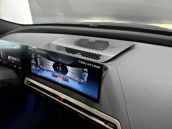 BMW iX2 xDrive 40 Pack Desportivo 27