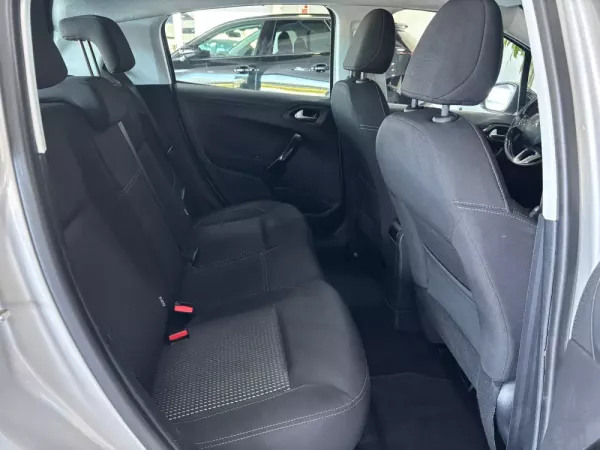 Peugeot 208 1.6 BlueHDi Style 8