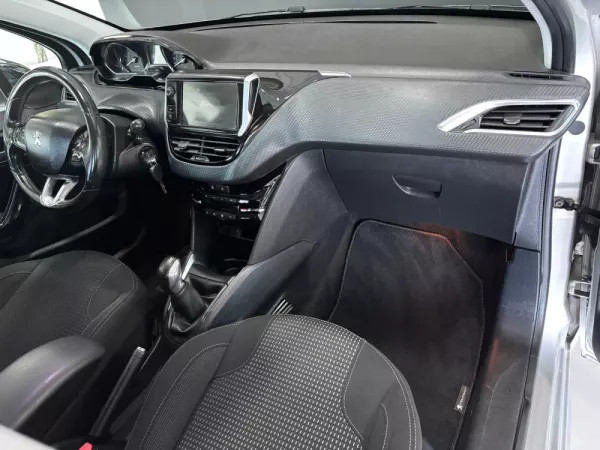 Peugeot 208 1.6 BlueHDi Style 10