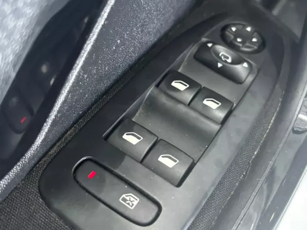 Peugeot 208 1.6 BlueHDi Style 16