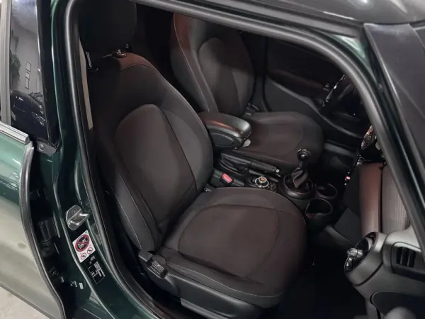 MINI 5 Portas Cooper D 8