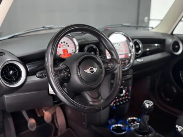 MINI 3 Portas One D 5