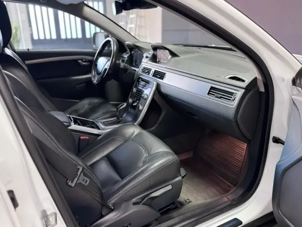 Volvo XC 70 2.0 D4 Momentum Geartronic 9