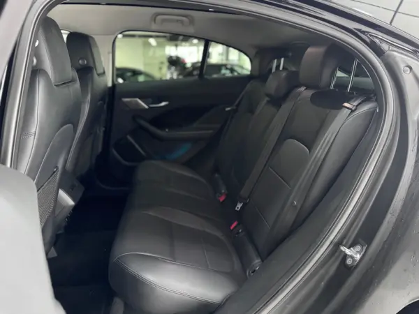 Jaguar I-Pace EV400 AWD S 8