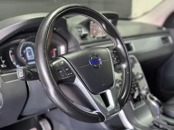 Volvo XC 70 2.0 D4 Momentum Geartronic 12