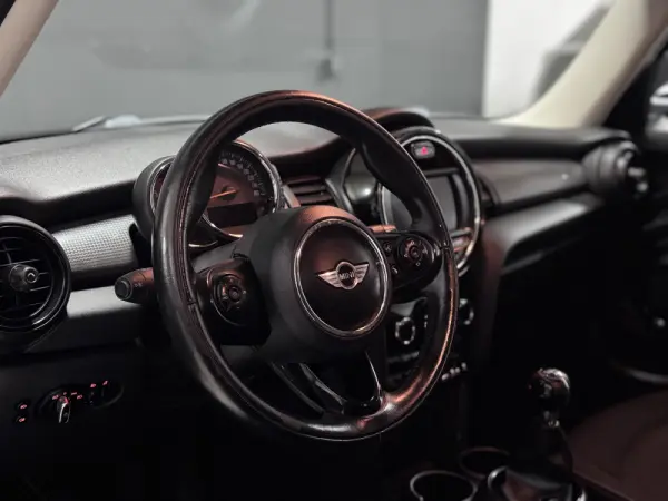 MINI 5 Portas Cooper D 11