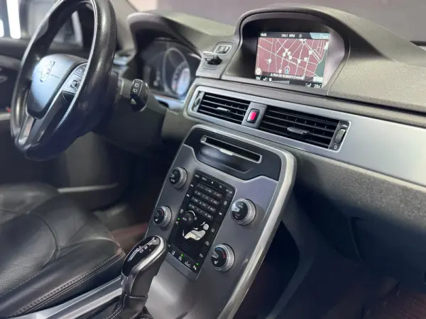 Volvo XC 70 2.0 D4 Momentum Geartronic 11
