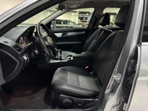 Mercedes-Benz C 220 CDi Avantgarde BlueEfficiency 6