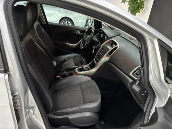 Opel Astra Sports Tourer 1.3 CDTi Cosmo S/S 9