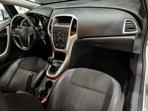 Opel Astra Sports Tourer 1.3 CDTi Cosmo S/S 10