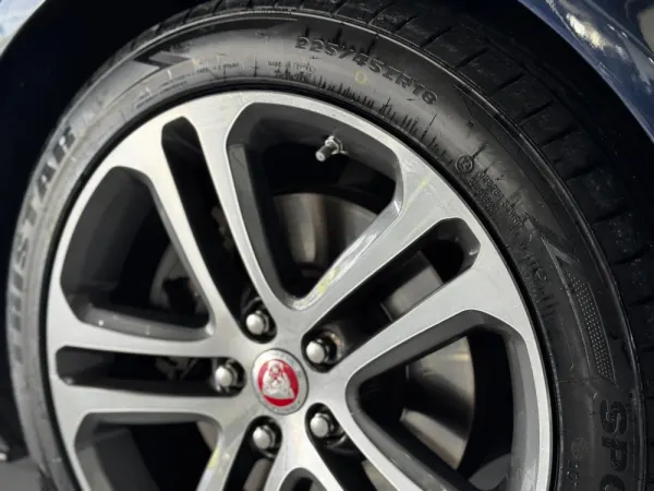 Jaguar XE 2.0 D R-Sport Aut. 23