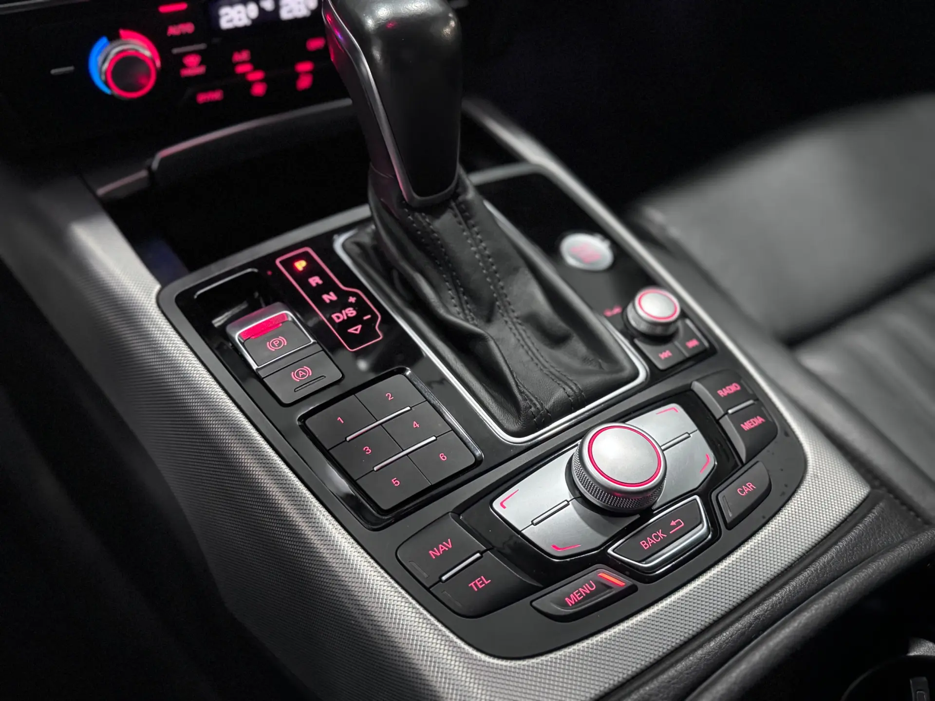 Audi A6 Avant 2.0 TDi S-line S tronic 17