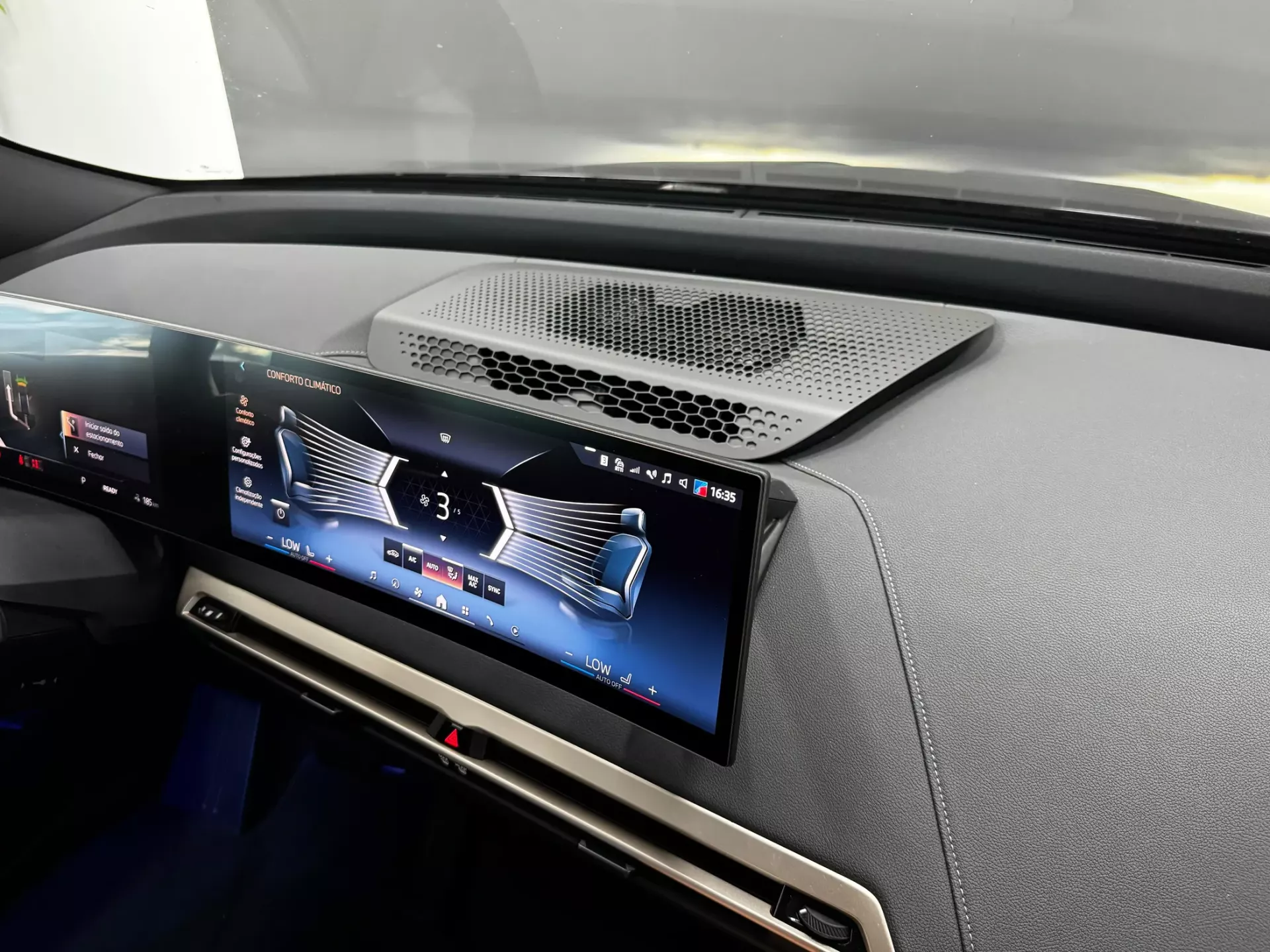 BMW iX2 xDrive 40 Pack Desportivo 27