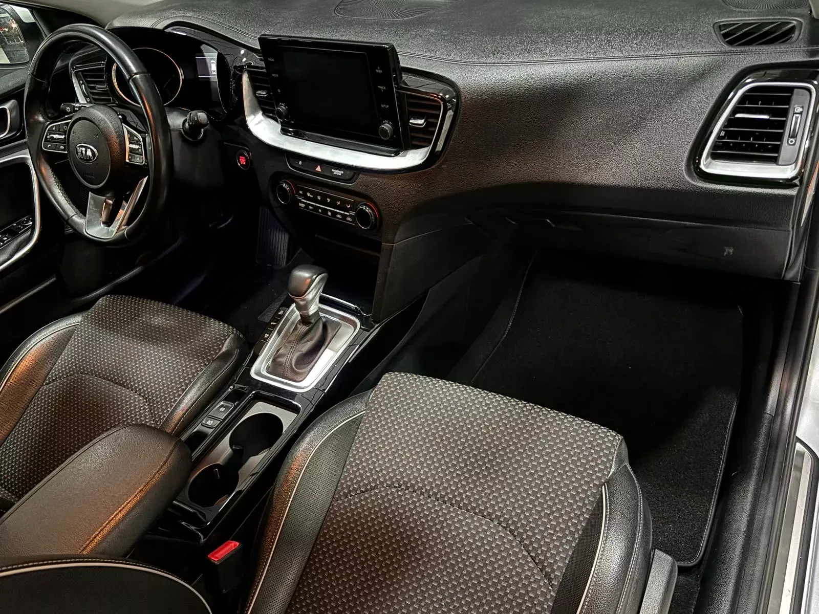 Kia Ceed SW 1.6 GDi PHEV Drive 6DCT 10