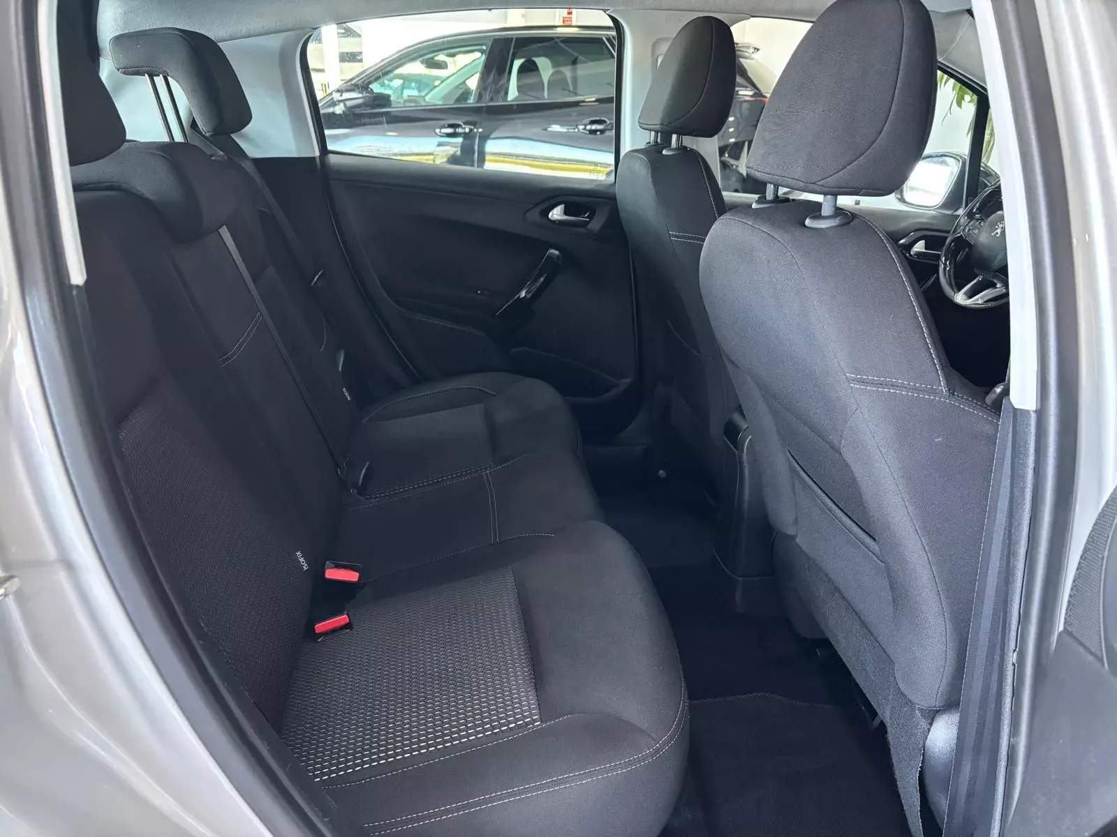 Peugeot 208 1.6 BlueHDi Style 8