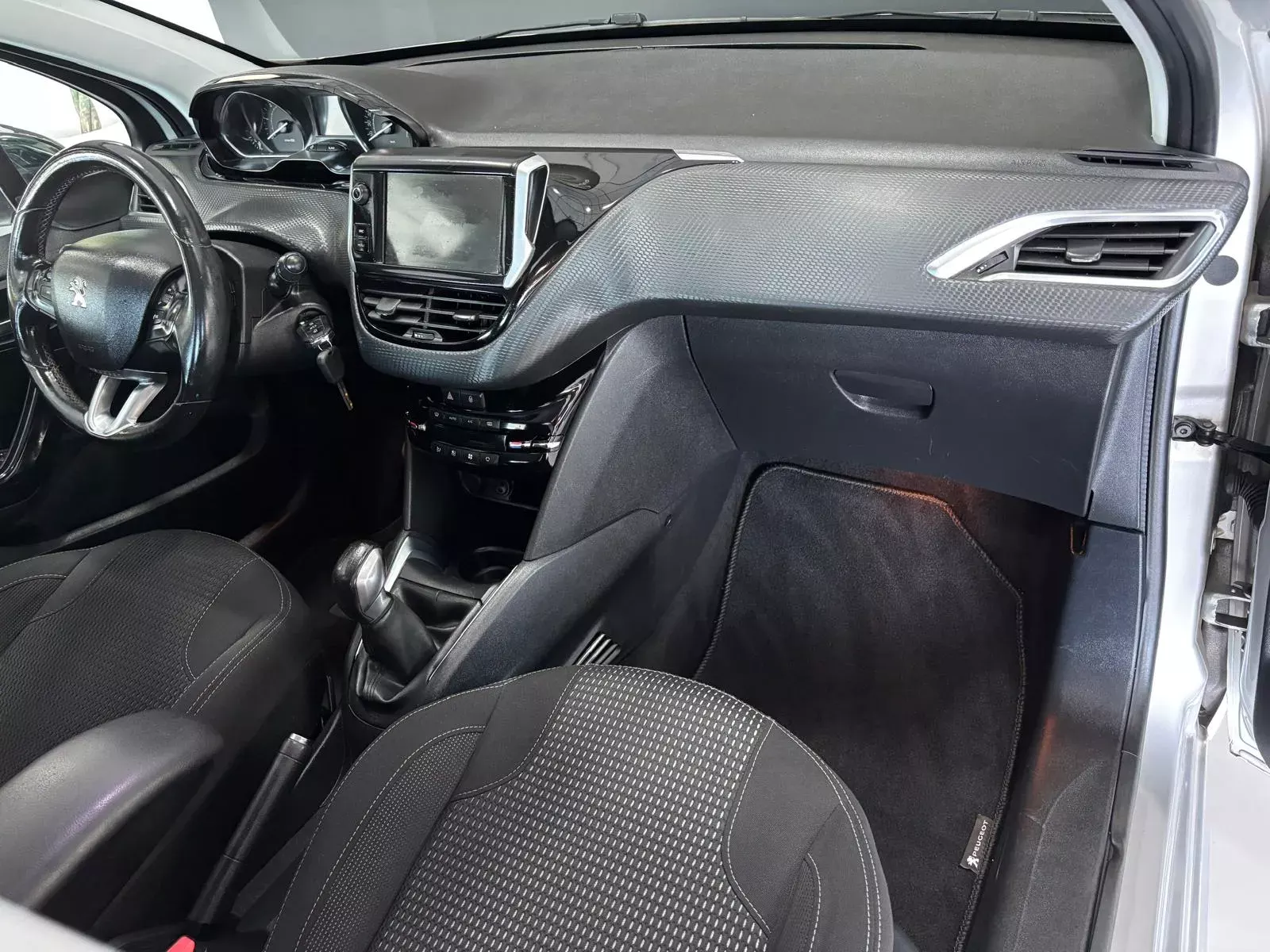 Peugeot 208 1.6 BlueHDi Style 10