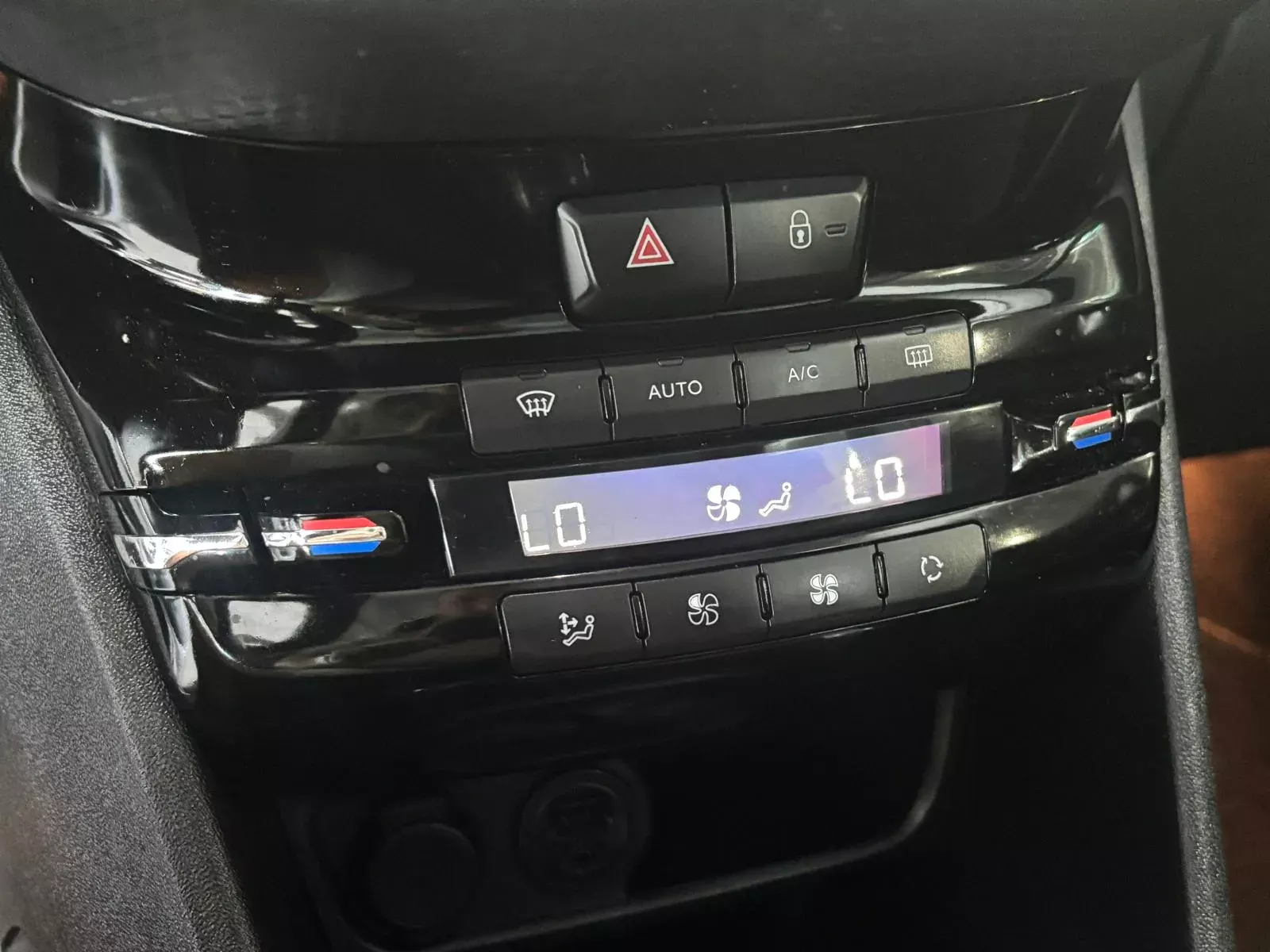 Peugeot 208 1.6 BlueHDi Style 14