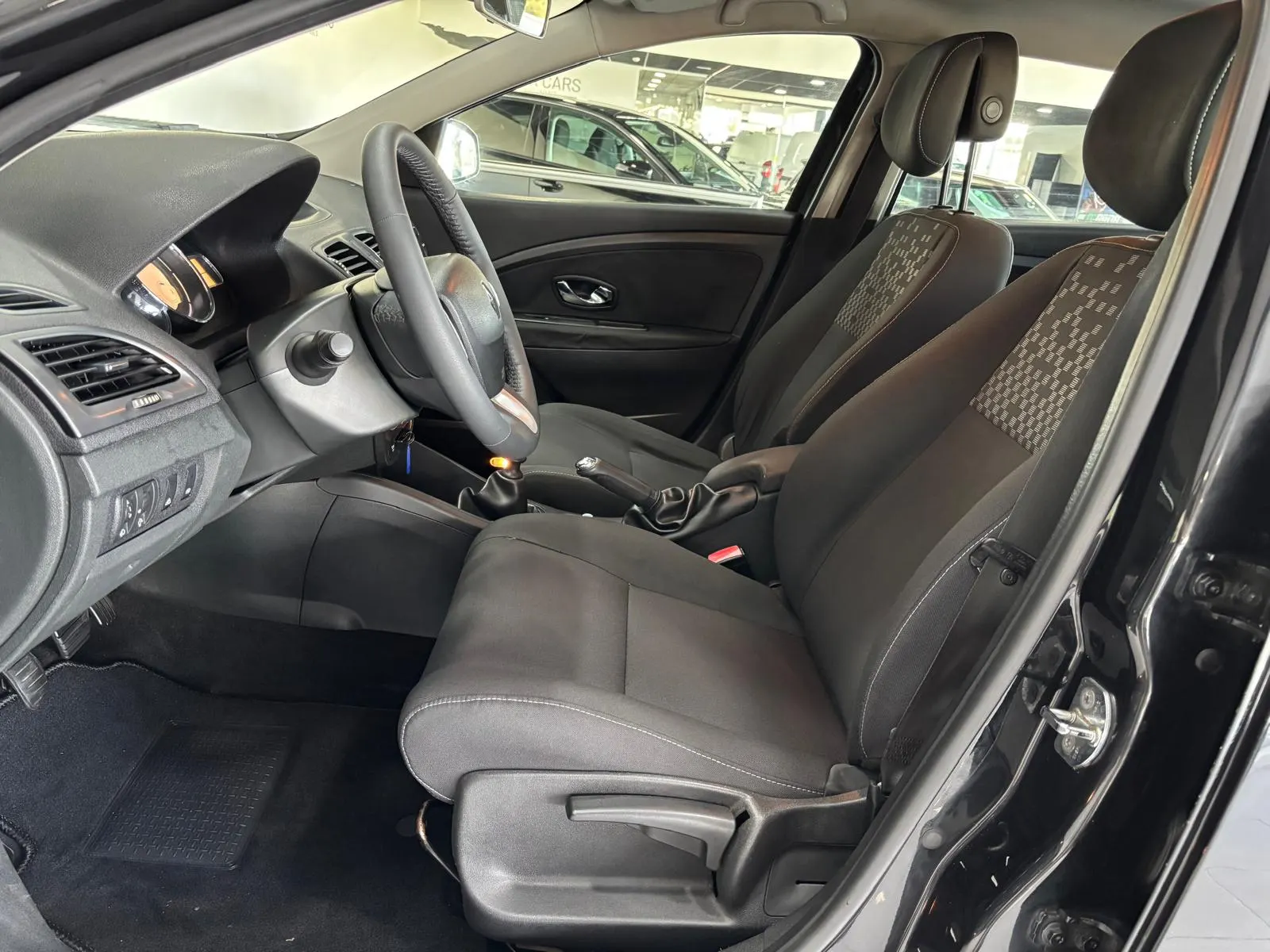 Renault Mégane Sport Tourer 1.5 dCi Dynamique SS 6