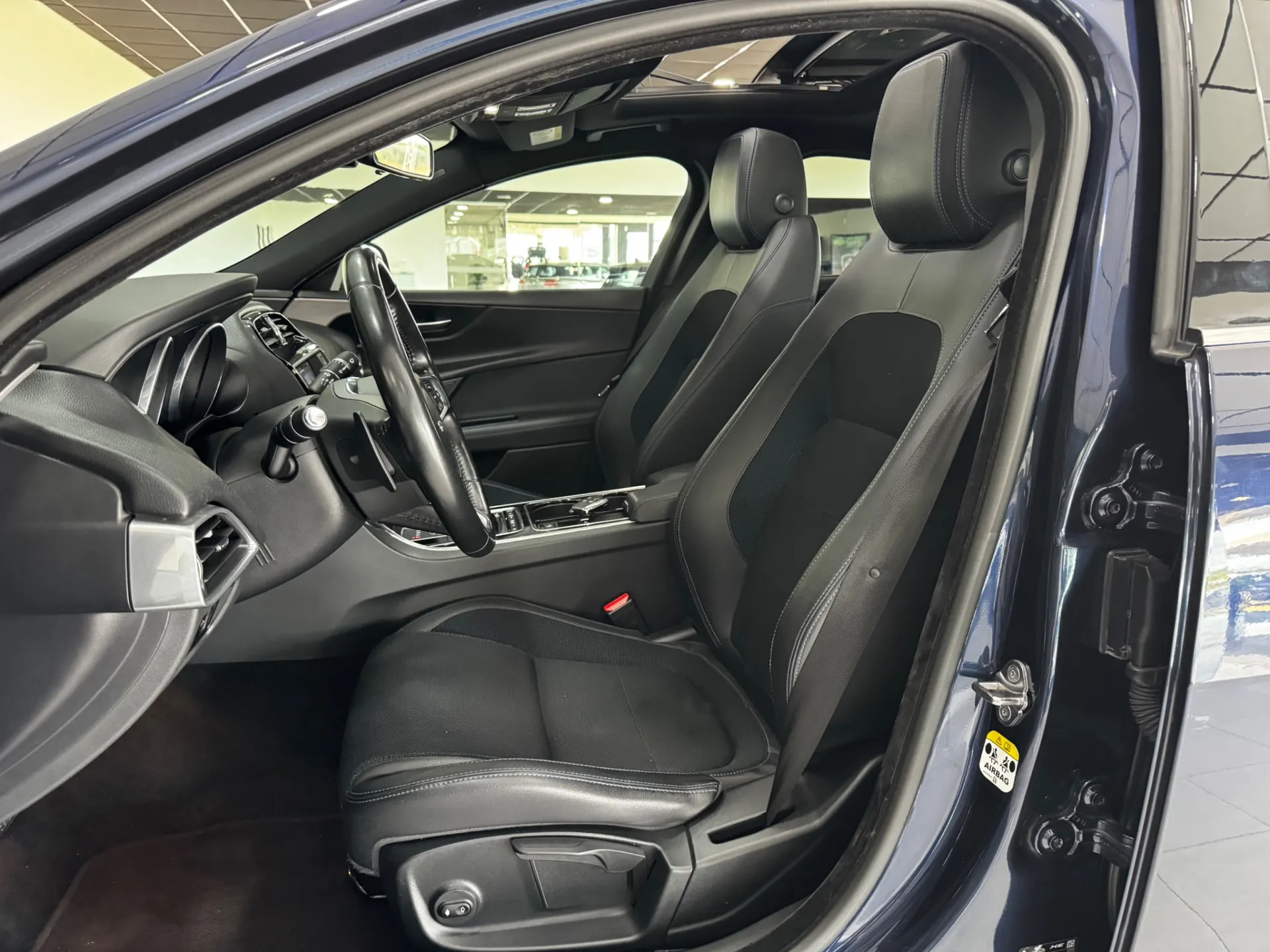 Jaguar XE 2.0 D R-Sport Aut. 6