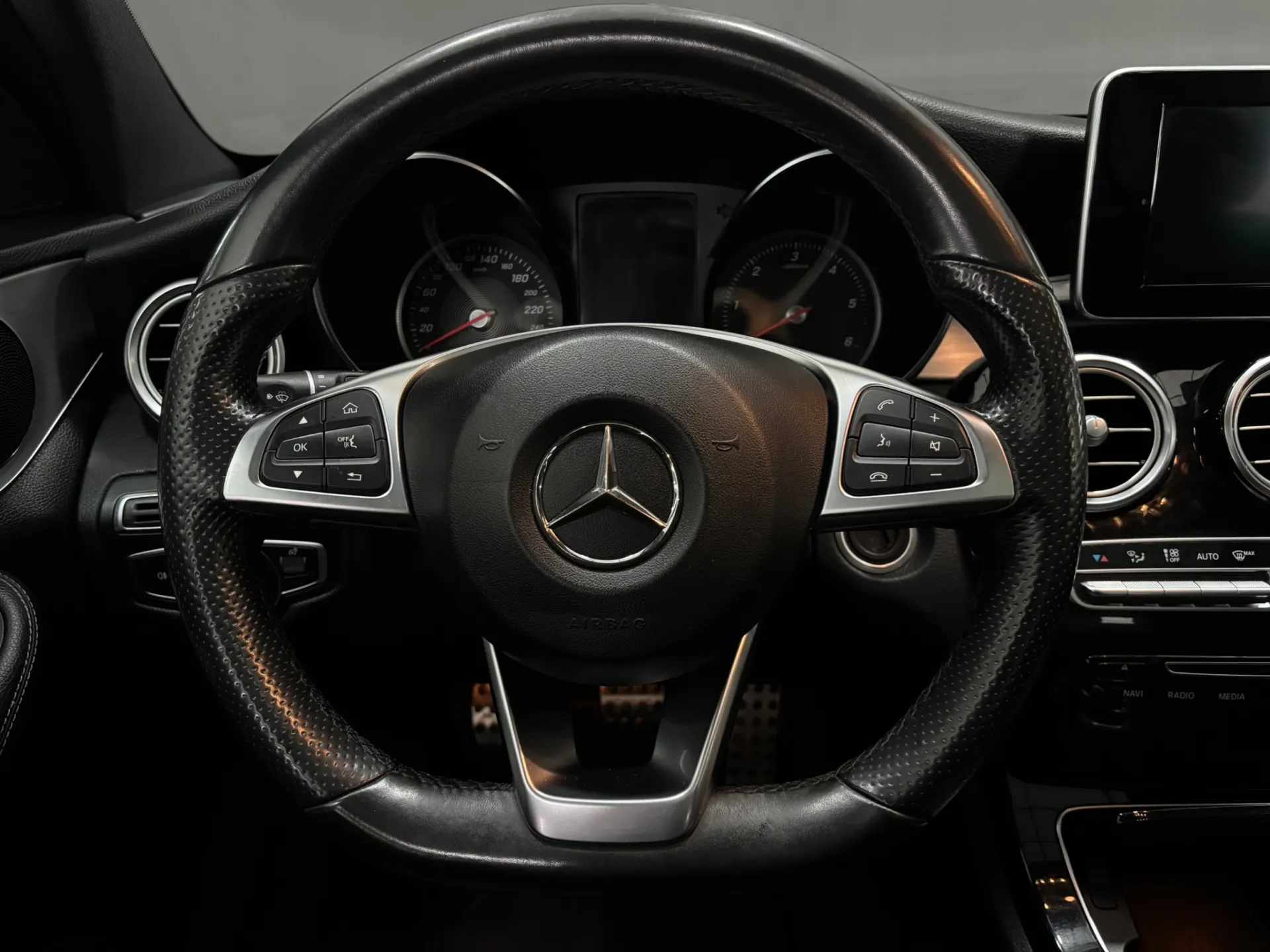 Mercedes-Benz C 220 d AMG Line 12
