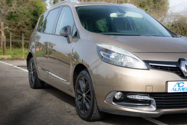 Renault Scénic 1.5 dCi Bose Edition SS 9