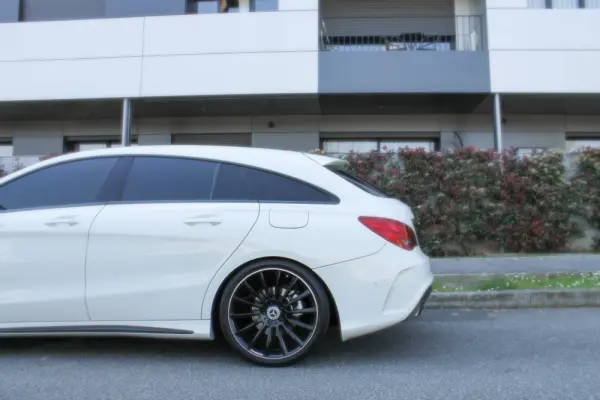 Mercedes-Benz CLA 200 d Shooting Brake AMG Line 9