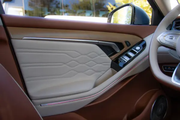 Voyah Free 107 kWh Luxury 42