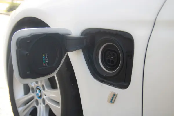 BMW 330 e iPerformance Line Sport 6