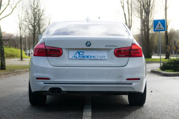 BMW 330 e iPerformance Line Sport 16