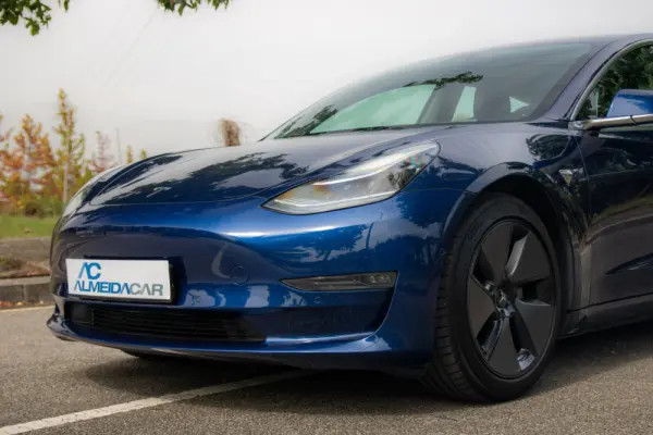 Tesla Model 3 Long-Range Dual Motor AWD 28