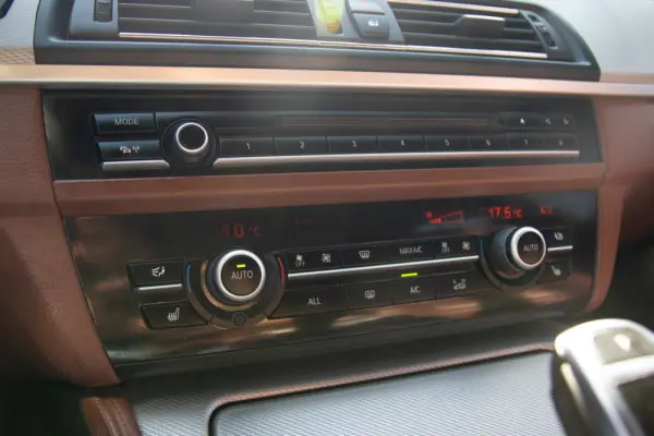 BMW 525 d Pack M Auto 41