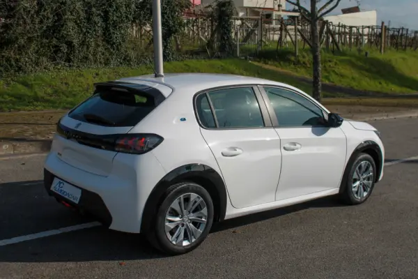 Peugeot e-208 50 kWh Active Pack 8