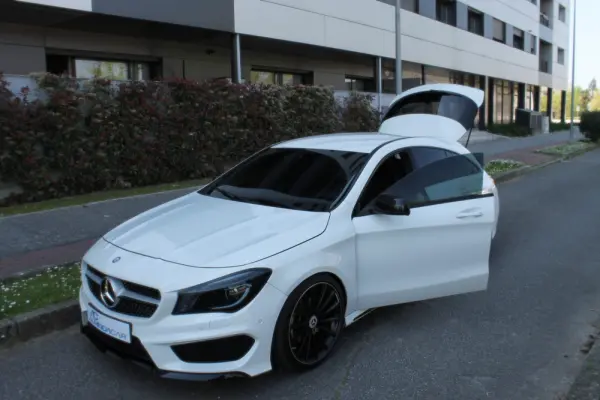 Mercedes-Benz CLA 200 d Shooting Brake AMG Line 21