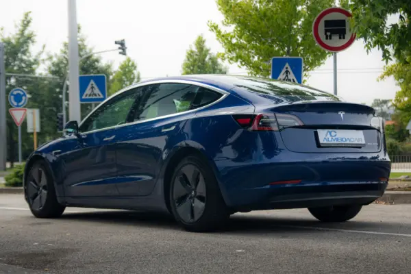 Tesla Model 3 Long-Range Dual Motor AWD 9