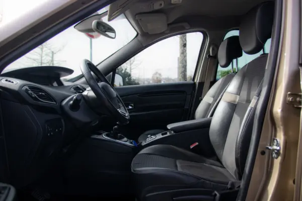 Renault Scénic 1.5 dCi Bose Edition SS 28