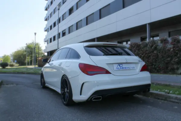 Mercedes-Benz CLA 200 d Shooting Brake AMG Line 11