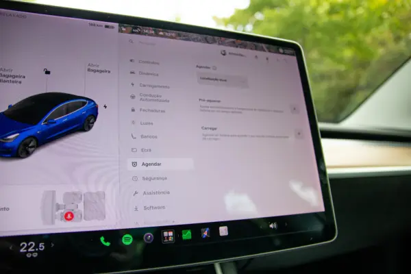 Tesla Model 3 Long-Range Dual Motor AWD 44