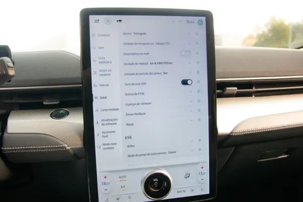 Ford Mustang Mach-E Standard 47