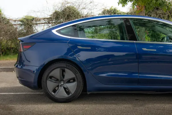 Tesla Model 3 Long-Range Dual Motor AWD 32